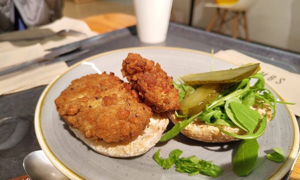 M & S Café